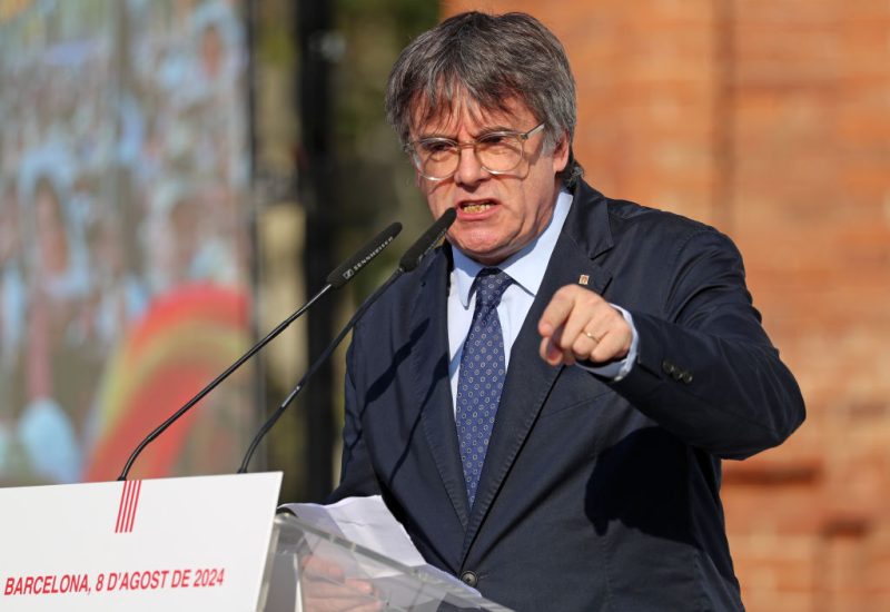 Espagne : l'ancien président catalan Carles Puigdemont estime que Pedro Sánchez « n’est pas digne de confiance »