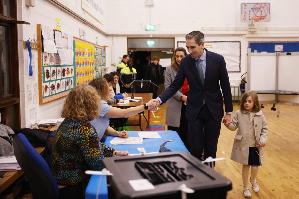 Élections irlandaises : le Fianna Fáil et le Fine Gael devraient conserver le pouvoir