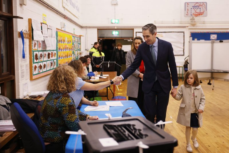 Élections irlandaises : le Fianna Fáil et le Fine Gael devraient conserver le pouvoir