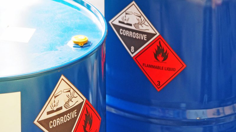 Substances chimiques dangereuses : les règles européennes sous le feu des critiques