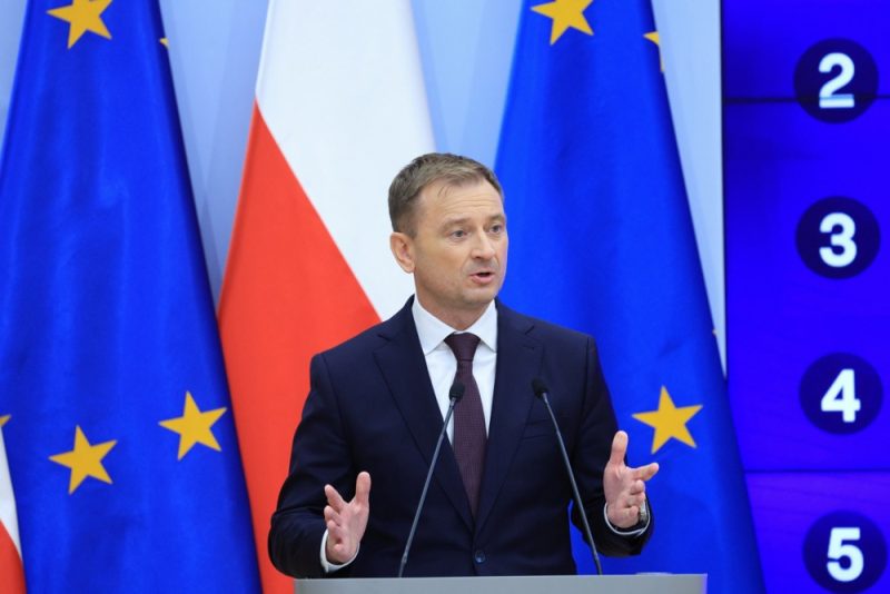 Après les propos d'Elon Musk sur le passé nazi de l'Allemagne, un ministre polonais appelle au boycott de Tesla