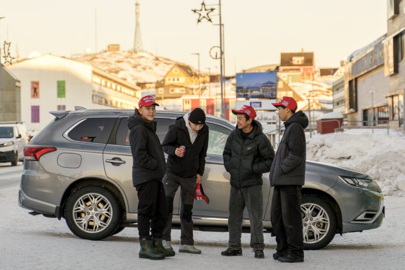 En direct de Nuuk : les YouTubeurs et les casquettes MAGA envahissent le Groenland
