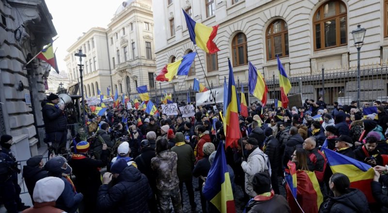L’extrême droite roumaine mène des manifestations contre l’annulation de l’élection présidentielle