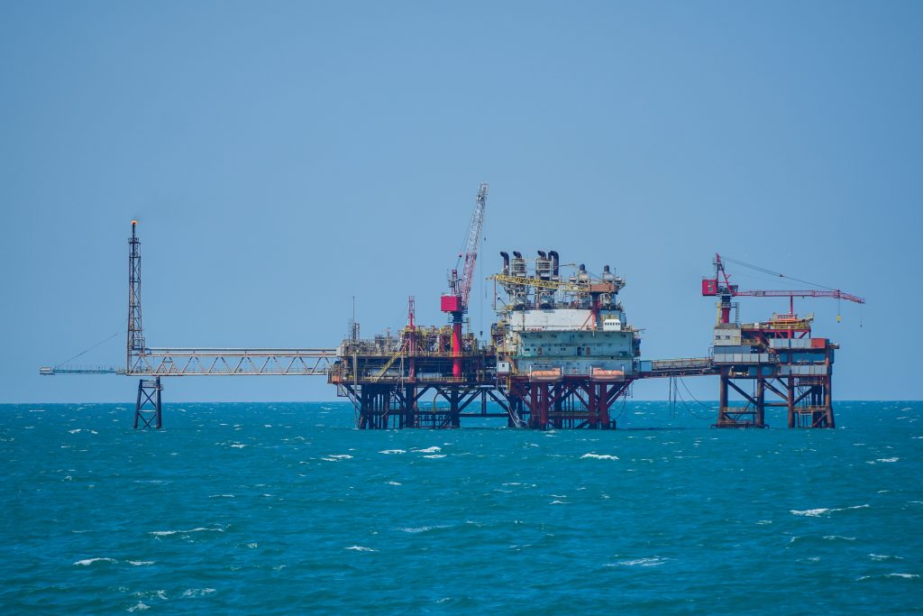 Oil or gas drilling platform