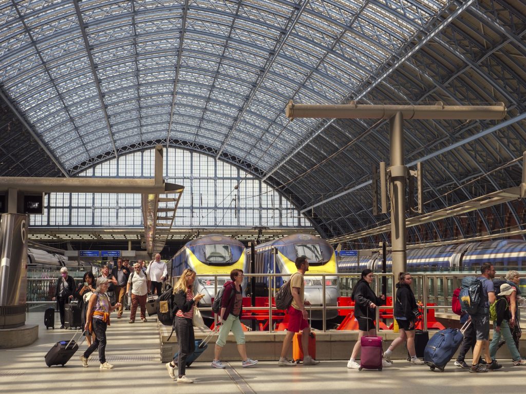 Mobilité des jeunes :  la difficile tâche de trouver un accord entre l’UE et le Royaume-Uni
