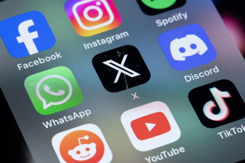 YouTube, Google et Microsoft reviennent sur leurs engagements en matière de vérification des faits