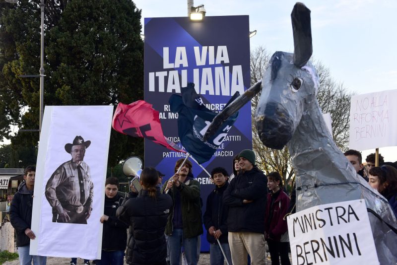 L’opposition italienne qualifie la réforme scolaire d’« outil de contrôle des masses »