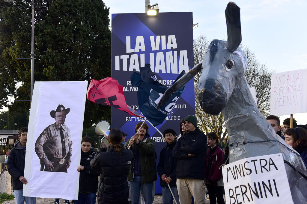 L’opposition italienne qualifie la réforme scolaire d’« outil de contrôle des masses »