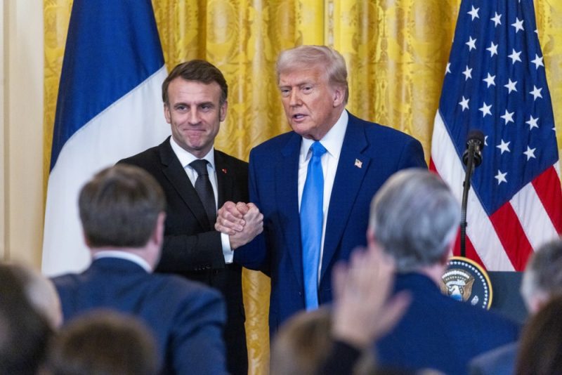 Emmanuel Macron marchande à Washington pour repositionner l'Europe sur le dossier ukrainien