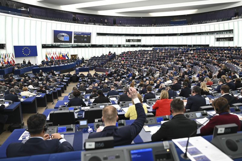 Au Parlement européen, le PPE peut choisir ses alliés pour édulcorer la taxe carbone de l’UE