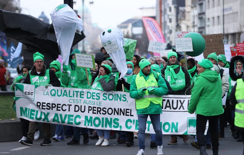 À Bruxelles, les travailleurs de la santé manifestent contre le nouveau gouvernement belge