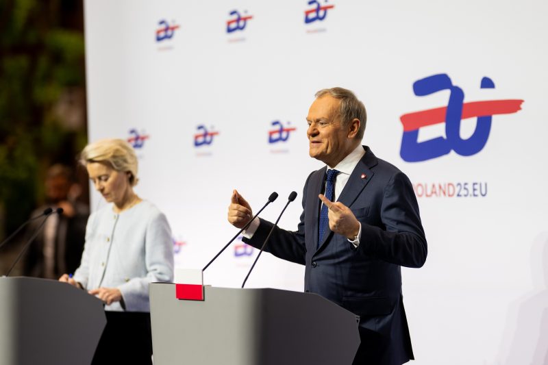 Donald Tusk resserre la vis sur l’immigration
