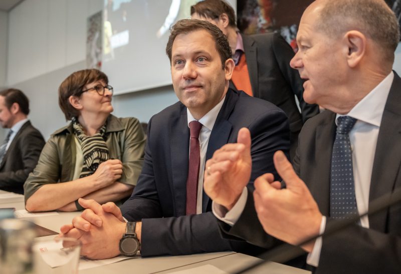 Lars Klingbeil, l’« architecte de l’échec » du SPD, tire les ficelles des négociations de coalition