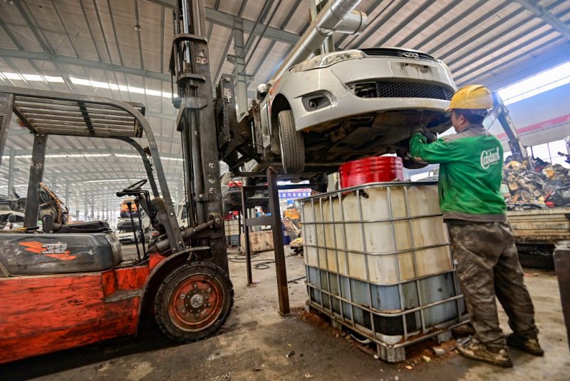 Automobile : le secteur soutient l'objectif de l'UE d'utiliser 25 % de plastiques recyclés dans les véhicules neufs 