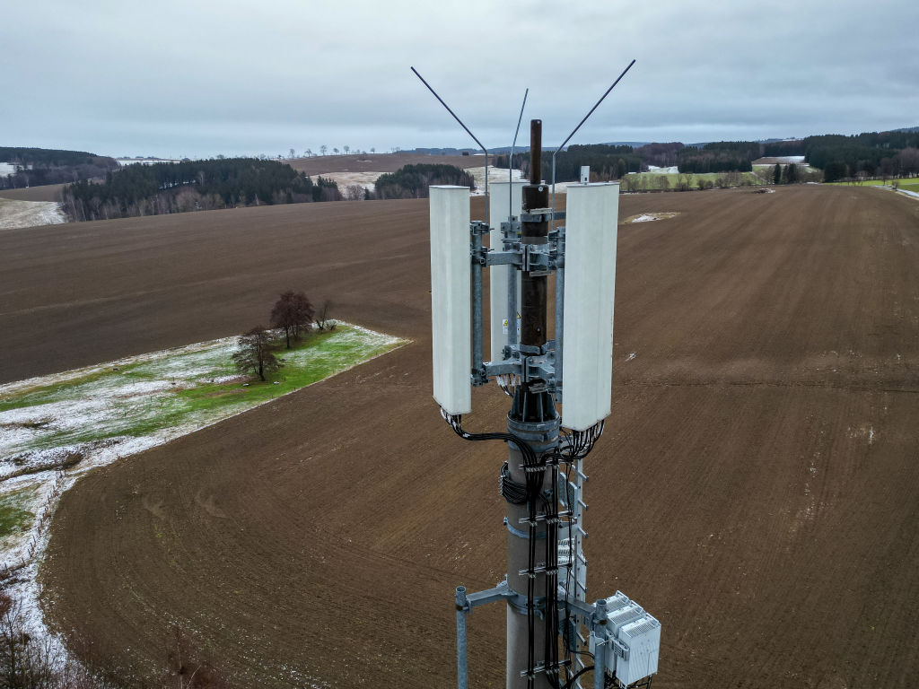 Mobile phone mast