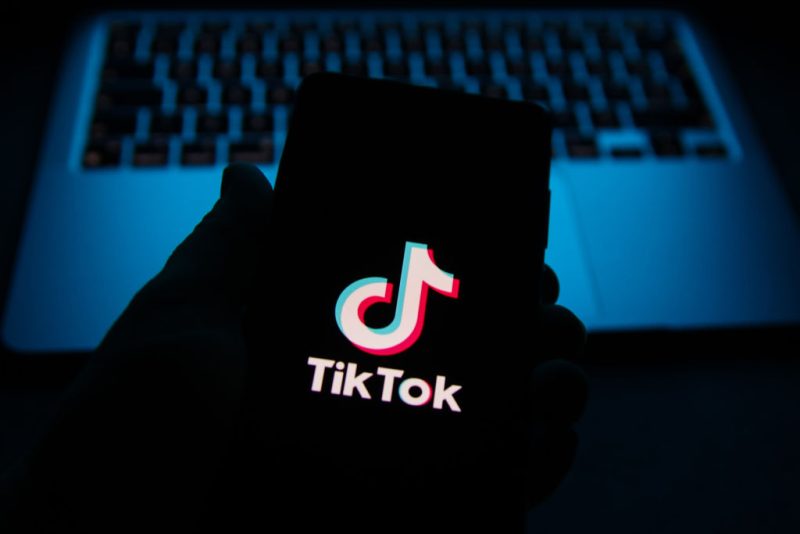 Publicité en ligne : TikTok risque une amende de la Commission pour son manque de transparence