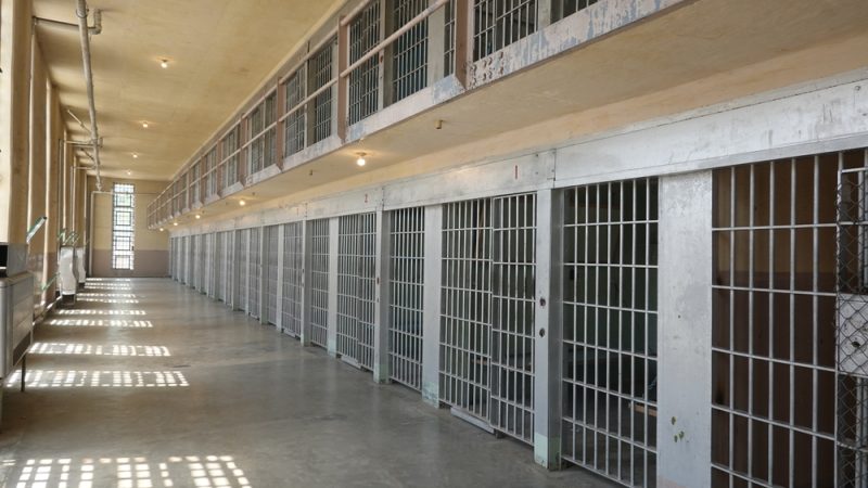 Louer des places de prison ailleurs en Europe, une piste sérieuse ?