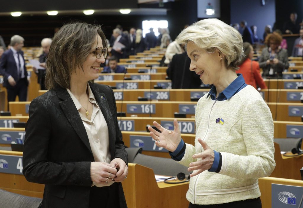 La Commission est devenue le « QG du PPE », affirment des eurodéputés après le fiasco de la directive anti-greenwashing