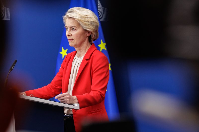 Défense : pour Ursula von der Leyen, contourner le Parlement sur un programme de prêts de 150 milliards d’euros est « justifié »