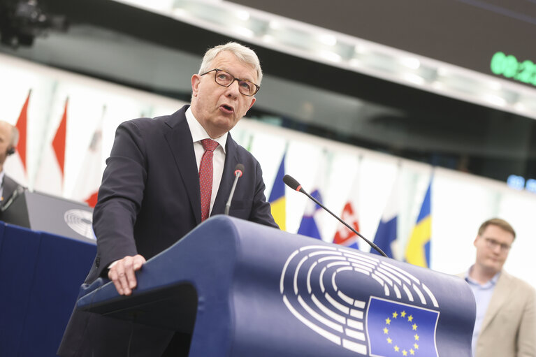 Menacé d’exclusion du groupe CRE, un eurodéputé défend son voyage à Moscou