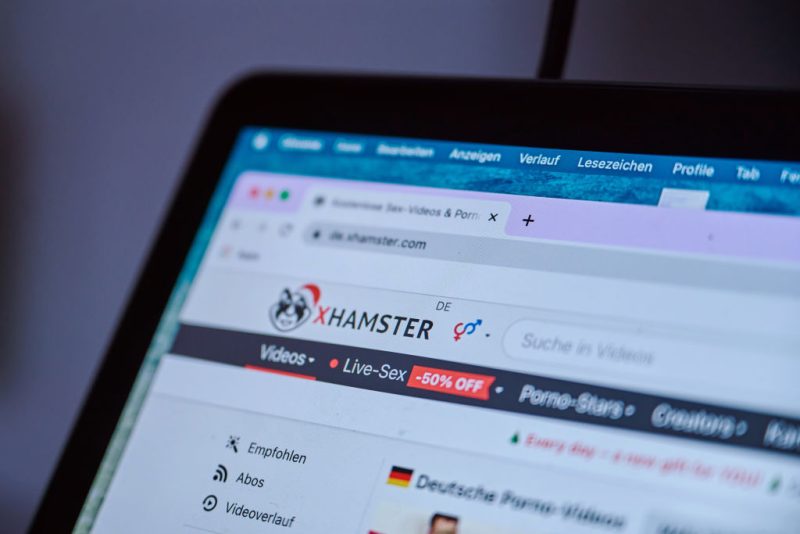 Sites pornographiques : le gouvernement français va contester la suspension de la vérification de l’âge