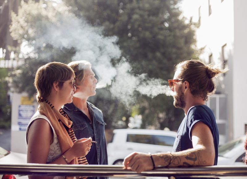 L’Europe peine à tourner la page du tabac en plein air