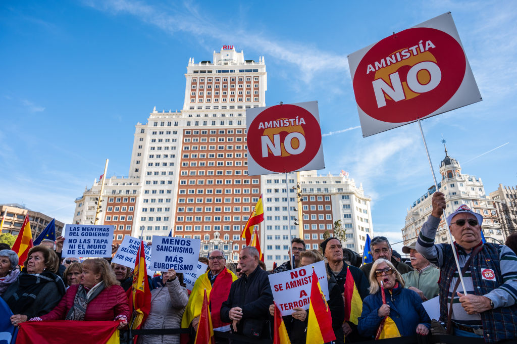 Popular Party (PP) supporters carrying placards and Spanish