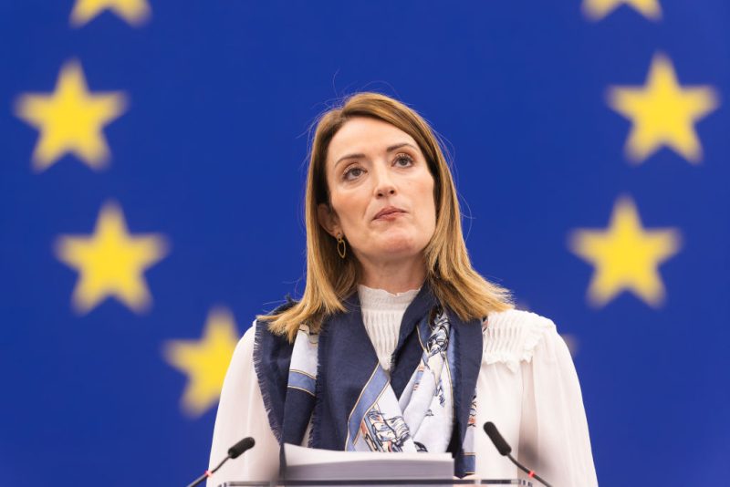 Roberta Metsola face à un dilemme : rester à Bruxelles ou retourner à La Valette