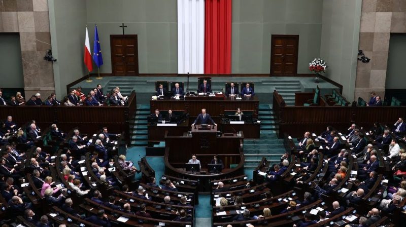 Pologne : le gouvernement face à un vote de confiance au parlement cette après-midi