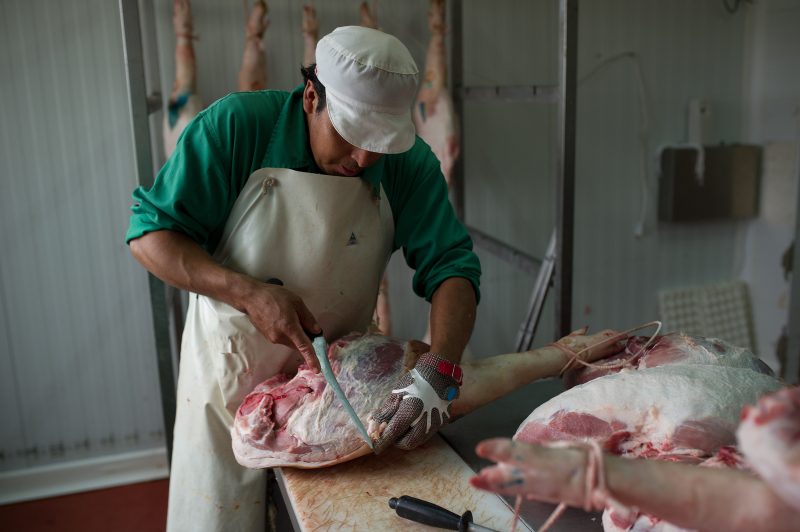 La Chine prolonge son enquête antidumping sur le porc européen