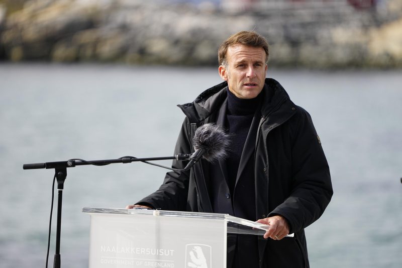 Au Groenland, Emmanuel Macron condamne la menace d’annexion américaine