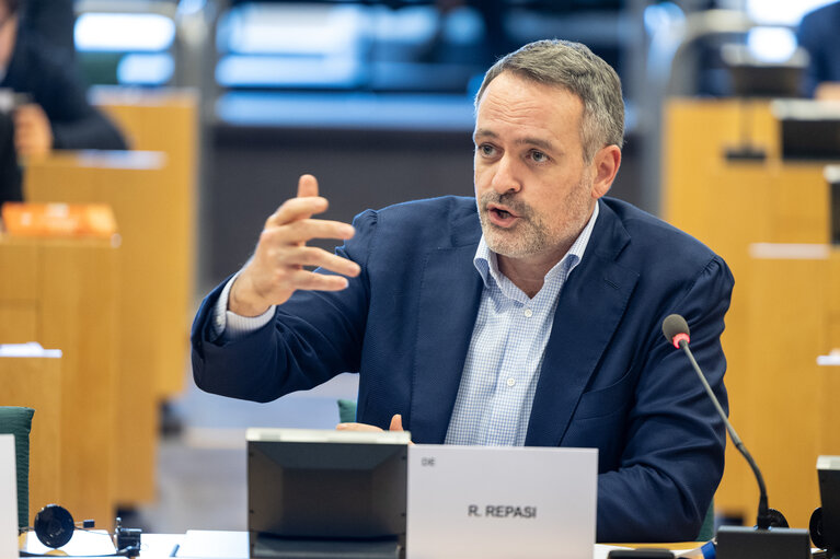 La commission JURI du Parlement favorable à une action en justice contre le programme de défense SAFE de la Commission