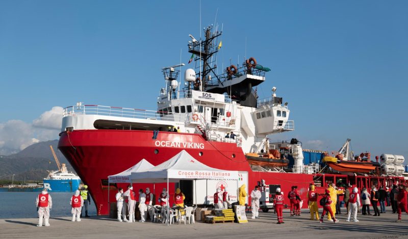 Sauvetage de migrants en mer : la justice italienne valide la ligne dure de Meloni contre les navires d'ONG