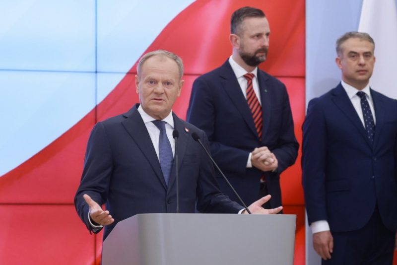 Donald Tusk annonce un remaniement en Pologne, alors que le gouvernement chute dans les sondages