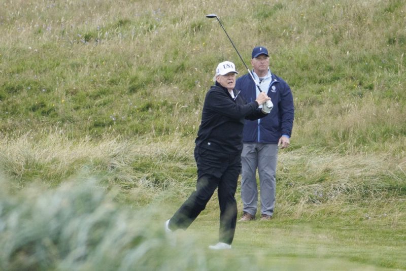 En Écosse, un Trump décomplexé impose sa « diplomatie du golf »