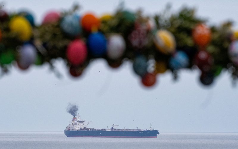 L’UE approuve la révision du plafond du prix du pétrole russe dans le cadre de son 18e train de sanctions