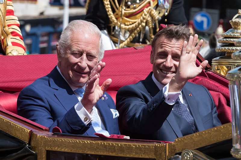 Emmanuel Macron exhorte le Royaume-Uni à se tenir « épaule contre épaule » avec l’UE