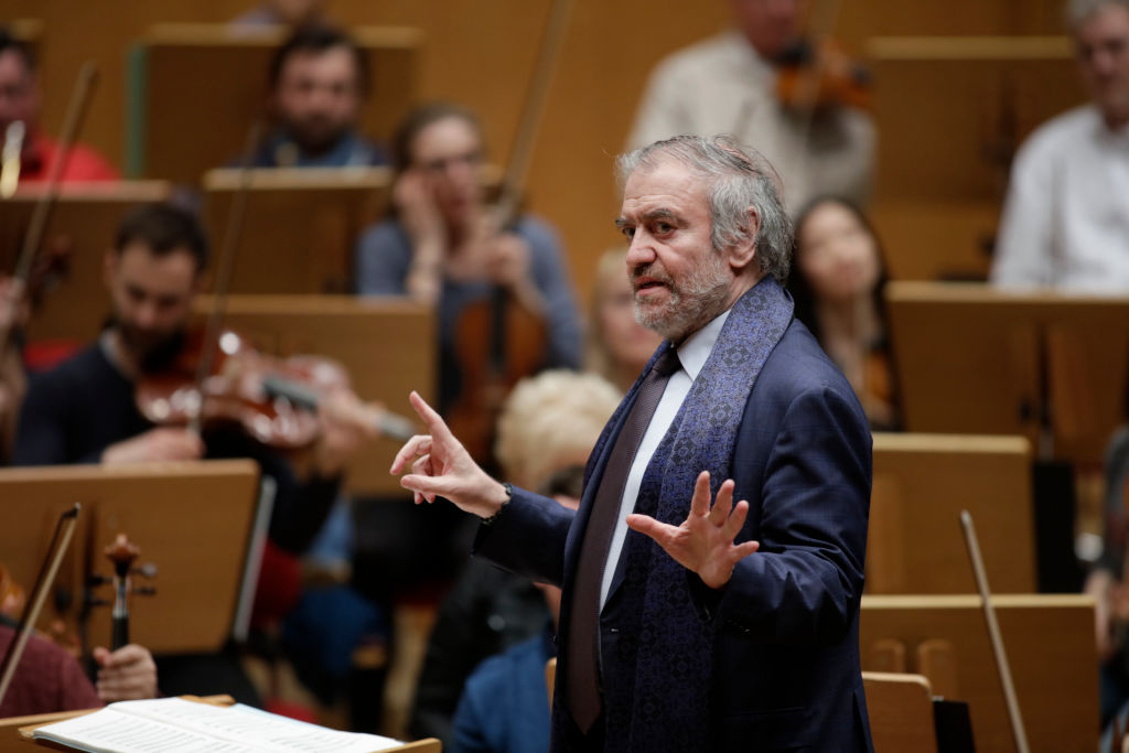 Russische Dirigent Valery Gergiev leitet die Münchener Philharmoniker in der Philharmonie Köln