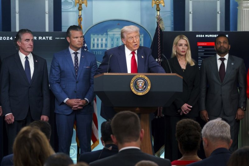 Avant les pourparlers en Alaska, Donald Trump accordera un entretien aux dirigeants européens et à Volodymyr Zelensky 