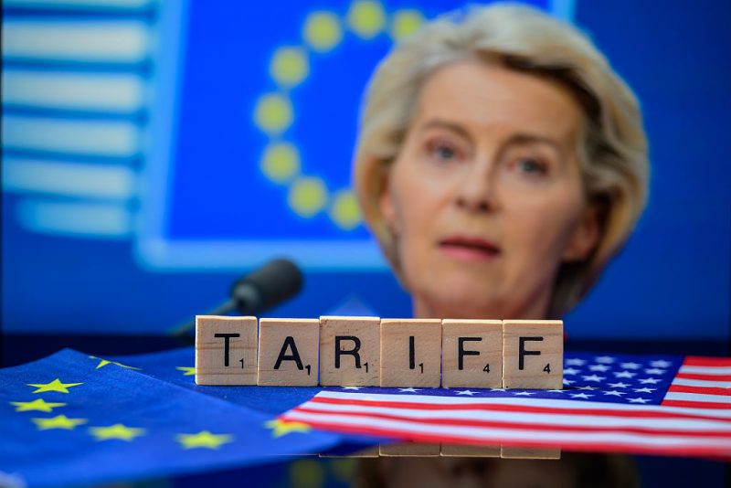 L’UE suspend ses contre-mesures visant Washington malgré l’absence d’allègement des droits de douane sur les voitures