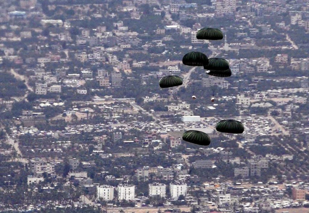 Egyptian military cargo planes drop humanitarian aid to Gaza