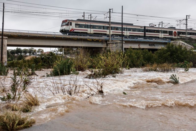 L’Espagne frappée par de fortes pluies, ravivant le souvenir des inondations meurtrières de 2024