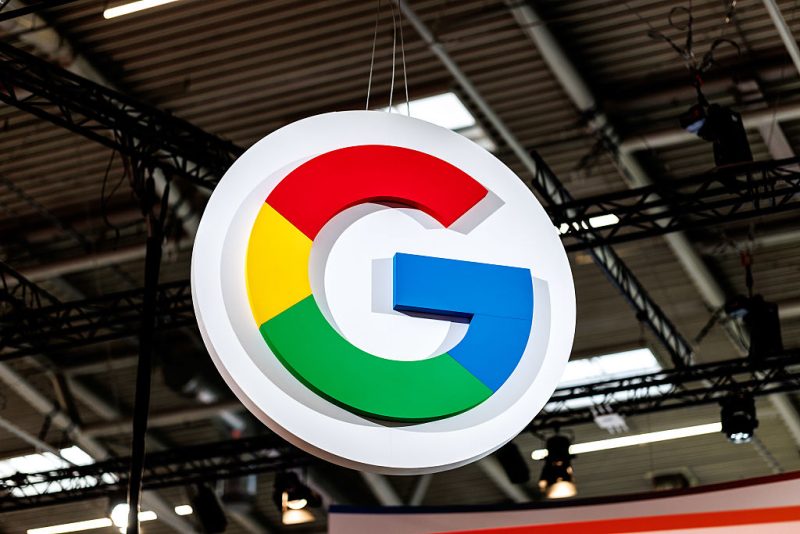 Des manifestants devant le Berlaymont pour demander le démantèlement de Google