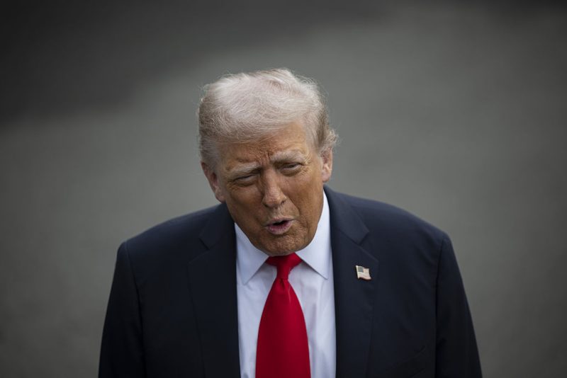 Donald Trump annonce une nouvelle série de droits de douane sur les médicaments et brouille l'accord commercial UE-États-Unis