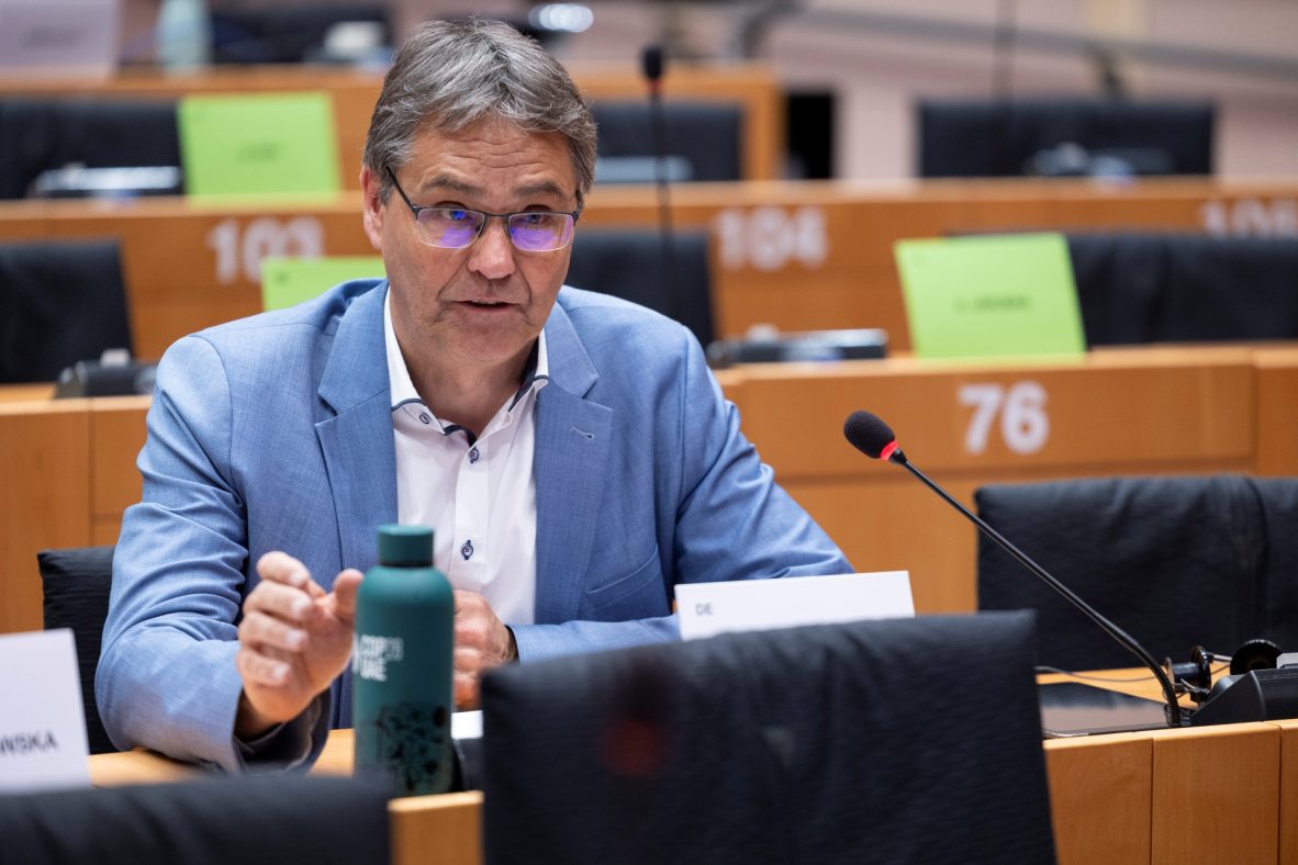 Accusé de vouloir enterrer le projet de loi climat pour 2040, le PPE se défend