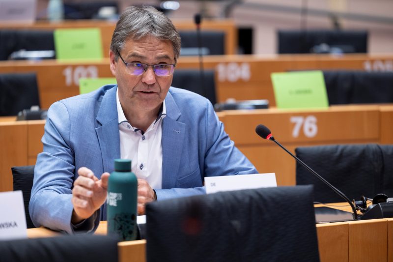 Accusé de vouloir enterrer le projet de loi climat pour 2040, le PPE se défend