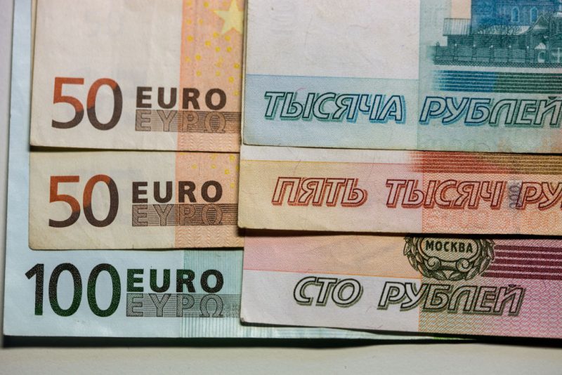 Alors que l’UE prévoit d’utiliser les avoirs russes gelés, Moscou se prépare à répondre
