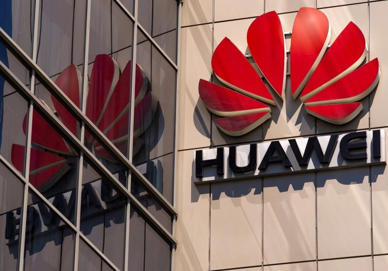 Malgré un scandale de corruption, Huawei continue d’influencer les normes européennes sur l’IA