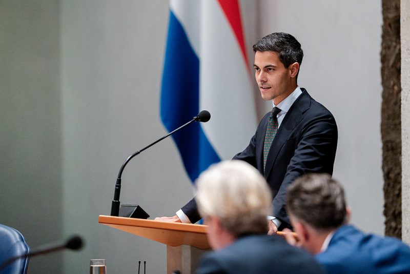 Élections législatives aux Pays-Bas : le parti centriste pro-européen et l'extrême droite au coude-à-coude 
