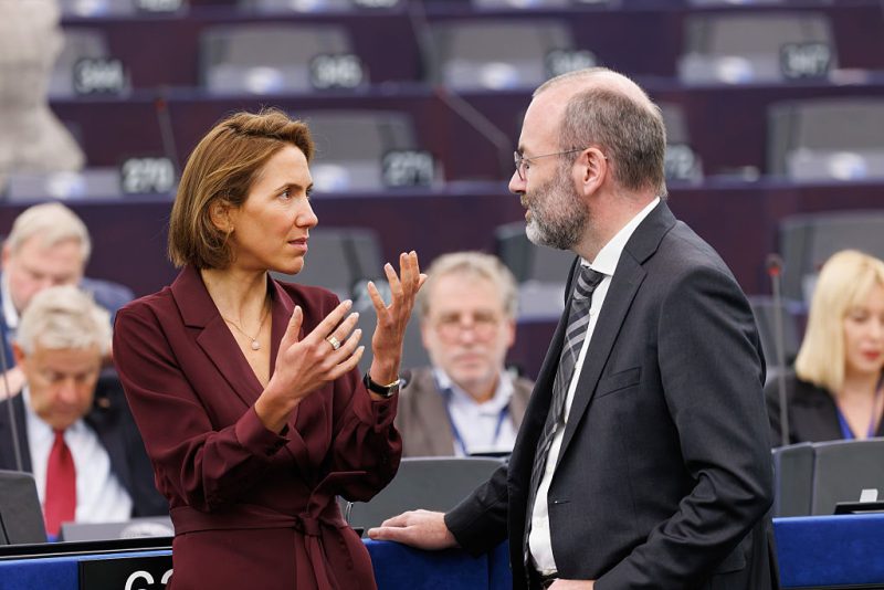 Quatre des huit groupes politiques au Parlement menacent de bloquer les négociations sur le budget de l'UE
